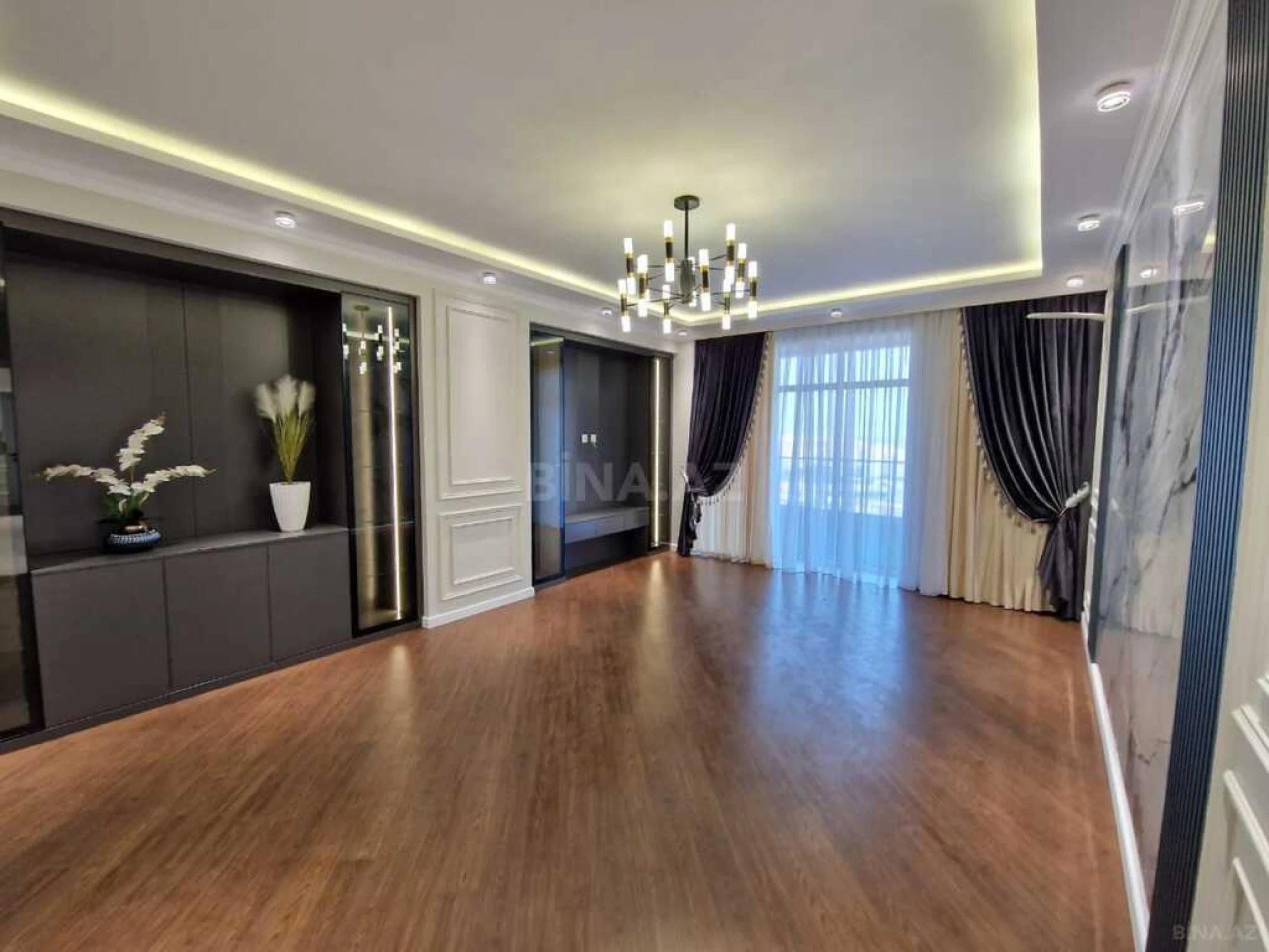 Satılır 4 otaqlı mənzil 185 m²
