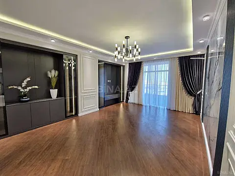 Satılır 4 otaqlı mənzil 185 m²