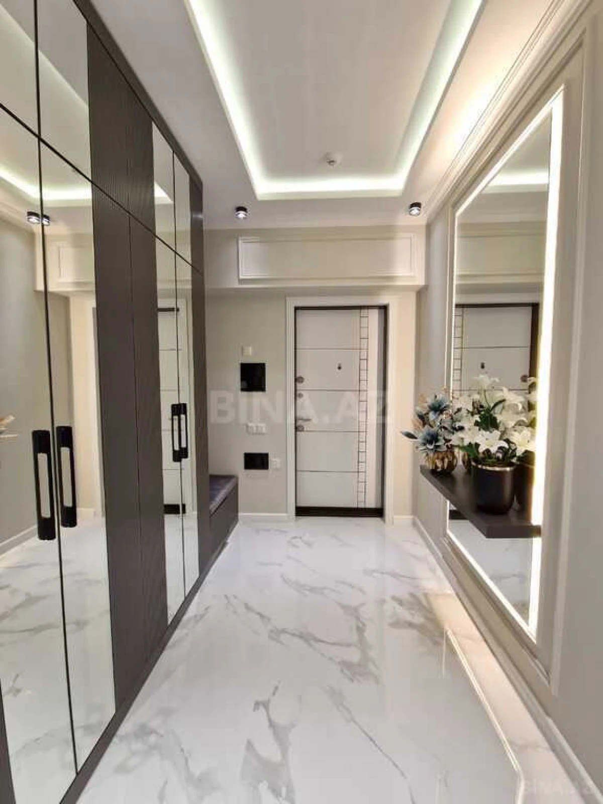 Satılır 4 otaqlı mənzil 185 m²