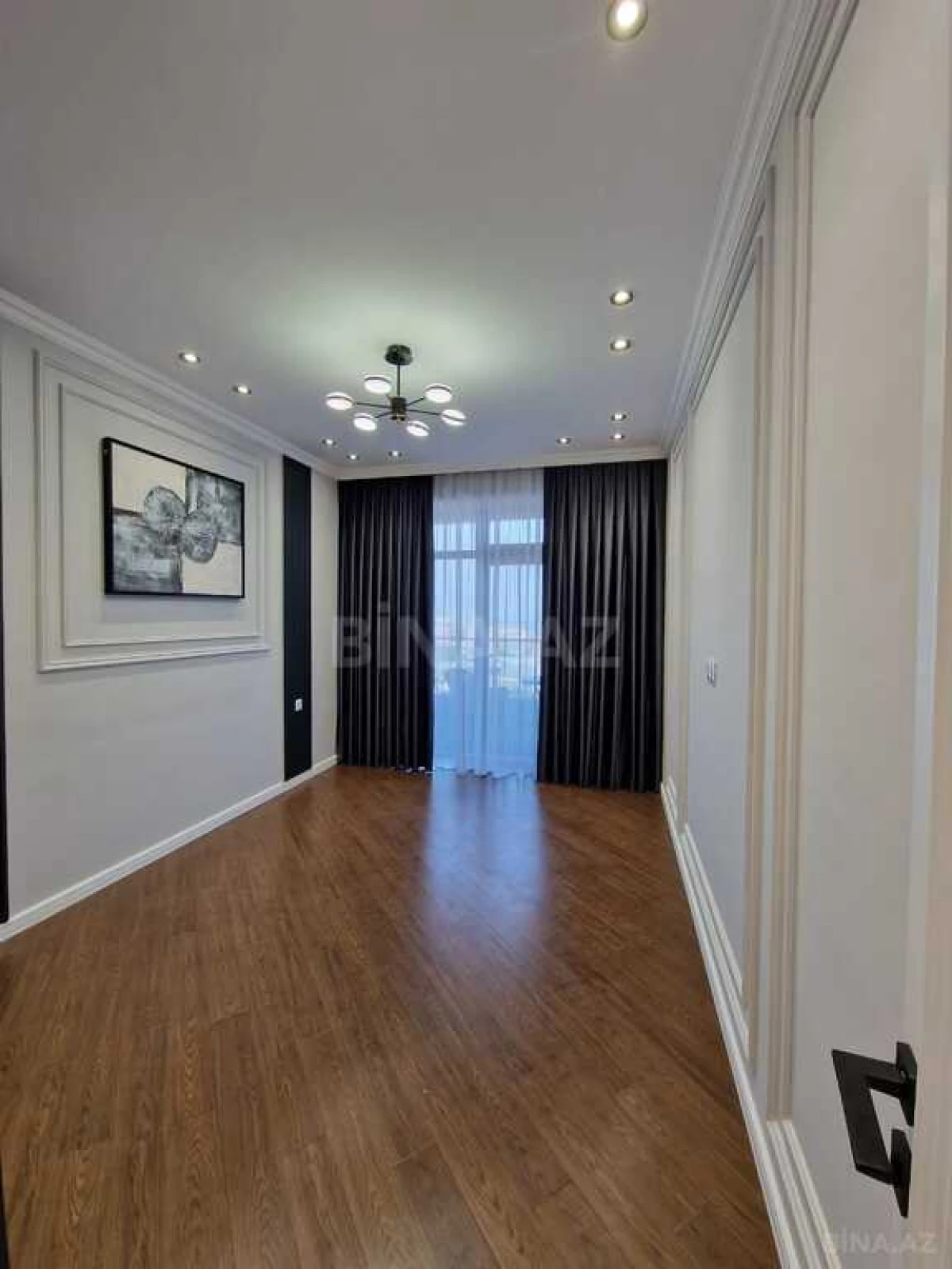 Satılır 4 otaqlı mənzil 185 m²