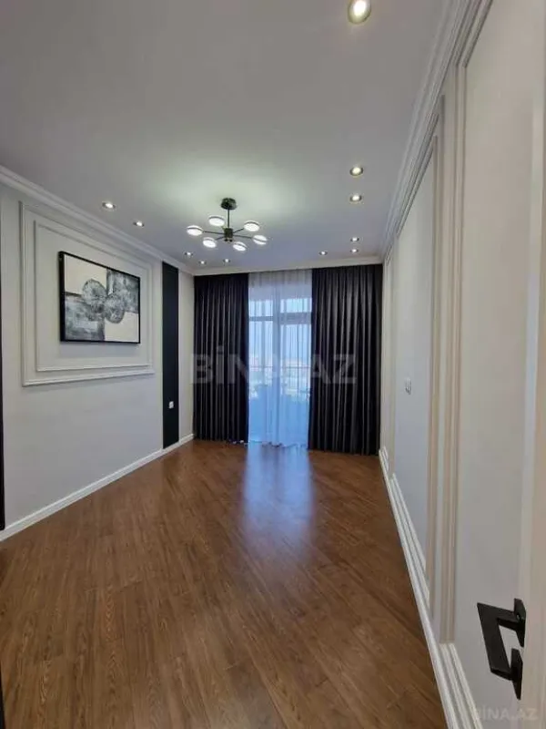 Satılır 4 otaqlı mənzil 185 m²