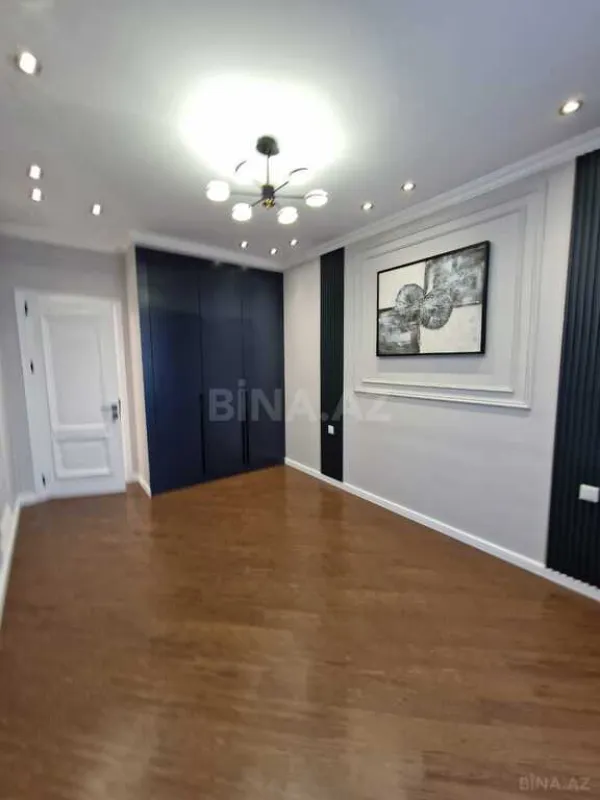 Satılır 4 otaqlı mənzil 185 m²