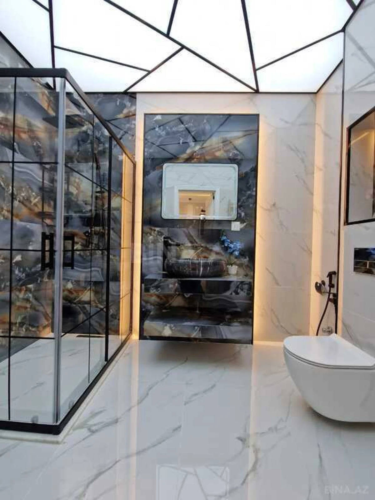 Satılır 4 otaqlı mənzil 185 m²