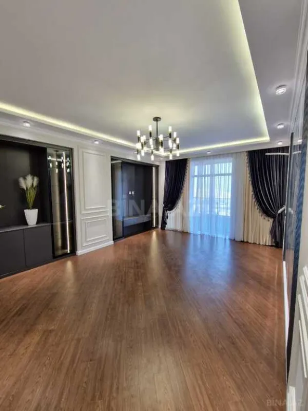 Satılır 4 otaqlı mənzil 185 m²