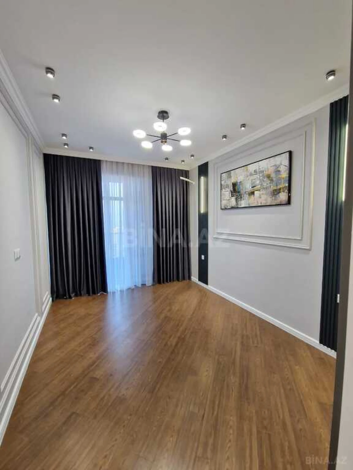 Satılır 4 otaqlı mənzil 185 m²