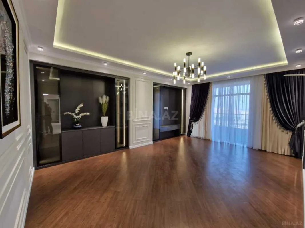 Satılır 4 otaqlı mənzil 185 m²