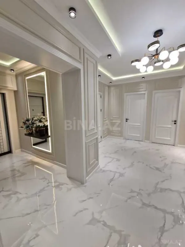 Satılır 4 otaqlı mənzil 185 m²