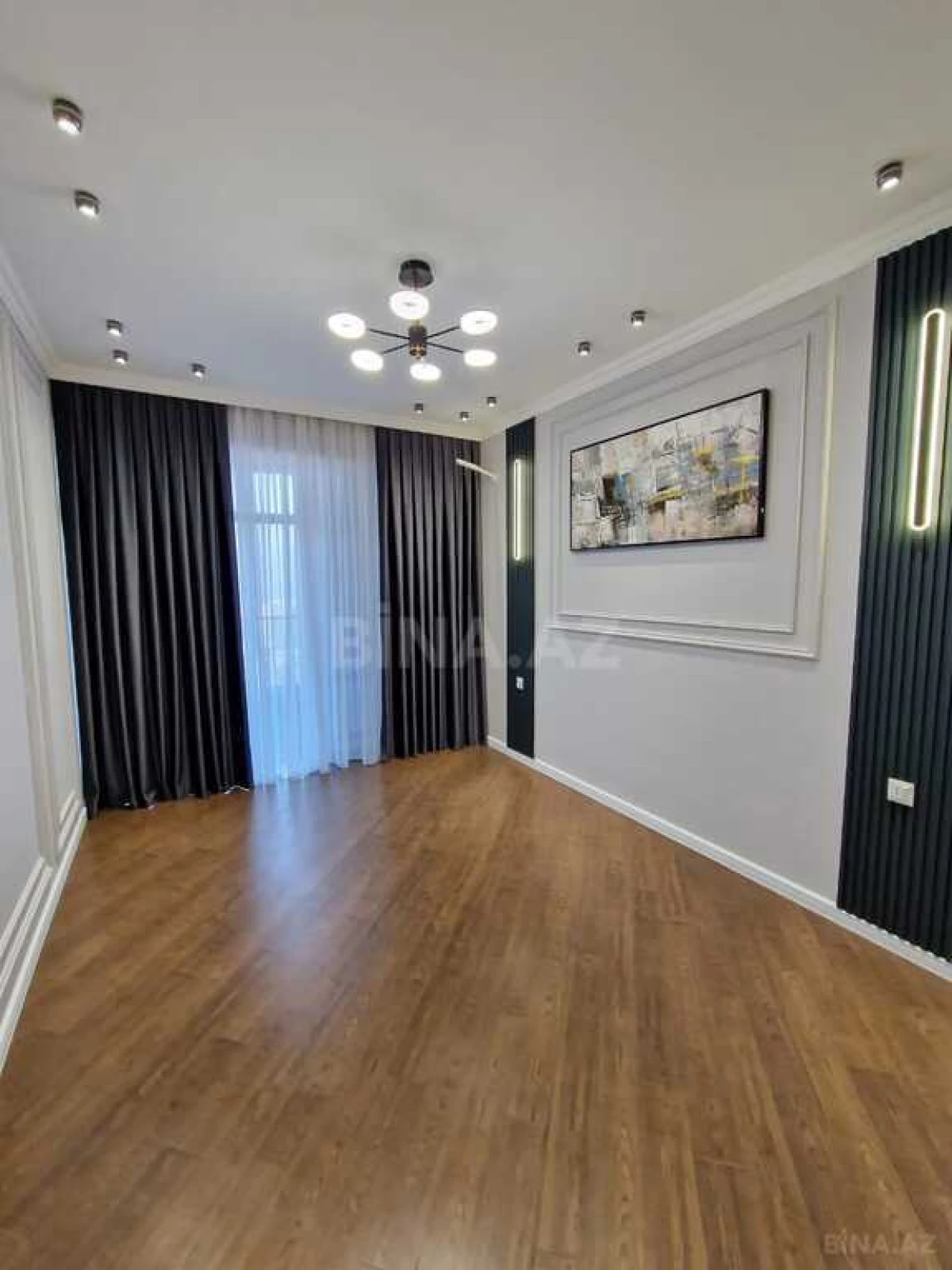 Satılır 4 otaqlı mənzil 185 m²