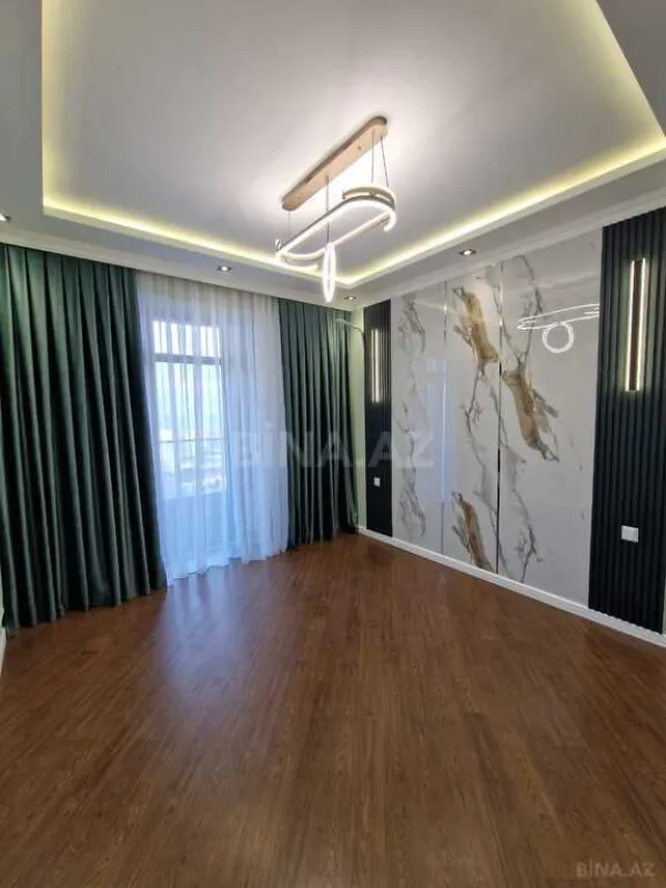 Satılır 4 otaqlı mənzil 185 m²