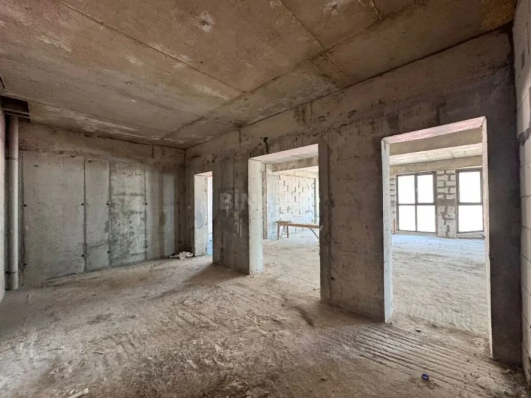 Satılır 4 otaqlı mənzil 162 m²