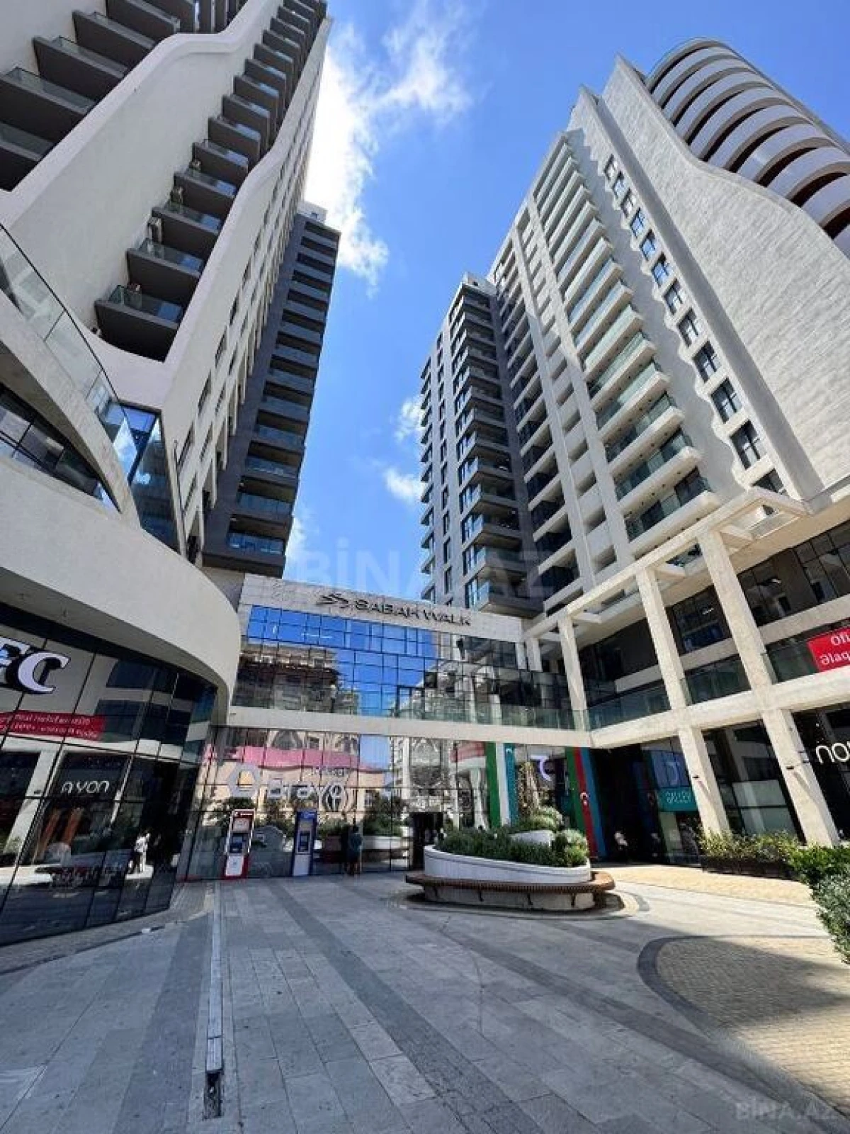 Satılır 4 otaqlı mənzil 162 m²