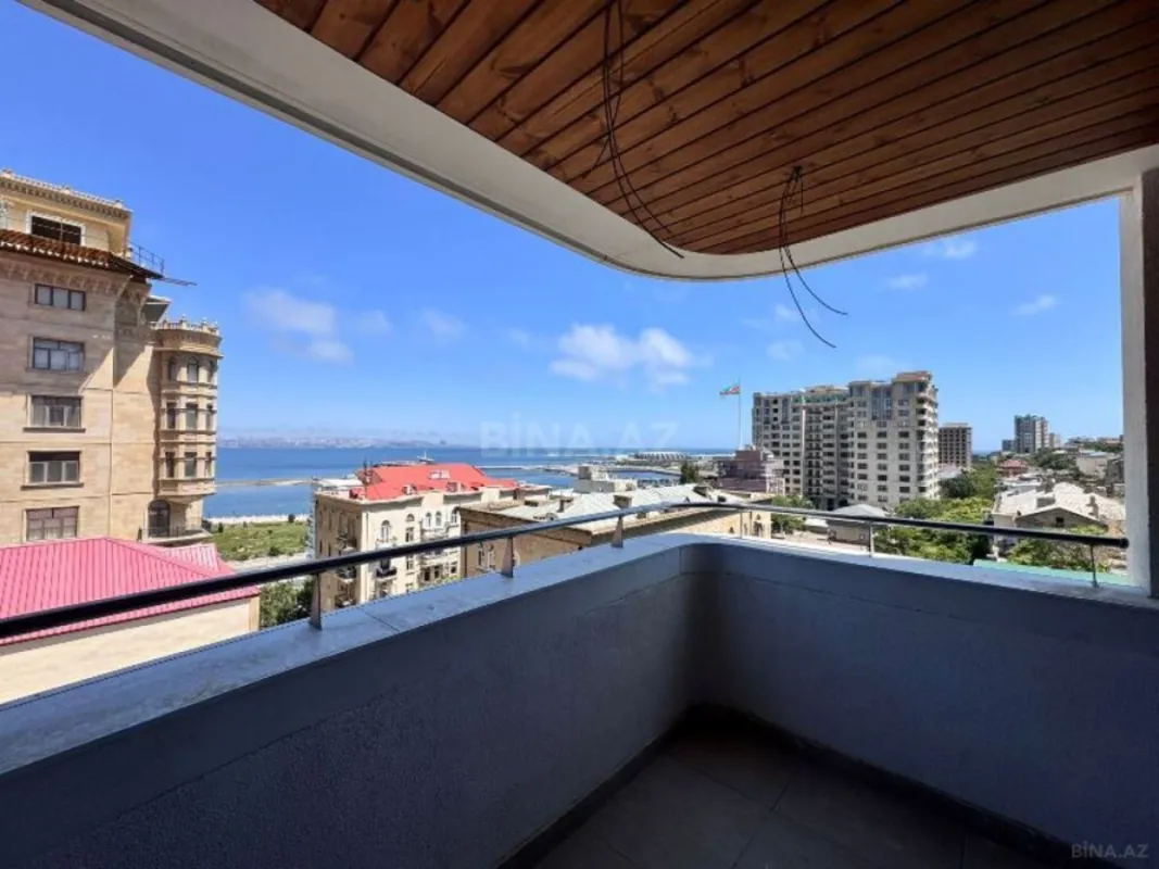 Satılır 4 otaqlı mənzil 162 m²