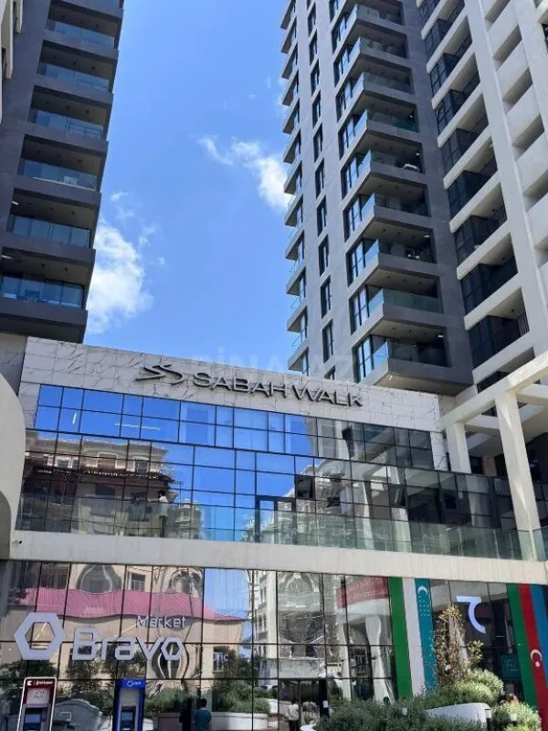 Satılır 4 otaqlı mənzil 162 m²