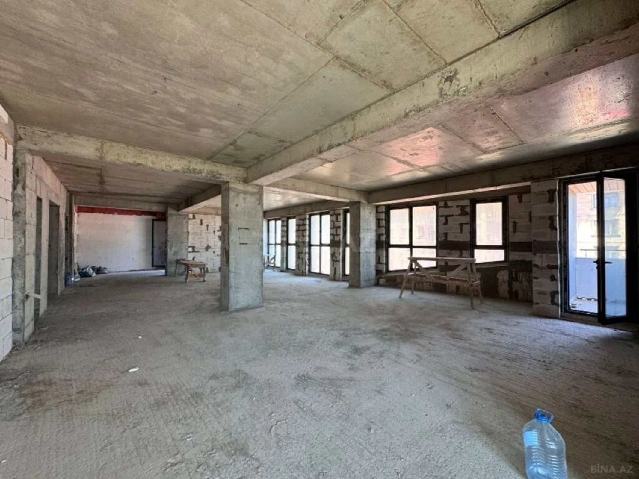 Satılır 4 otaqlı mənzil 162 m²