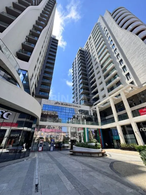Satılır 4 otaqlı mənzil 162 m²