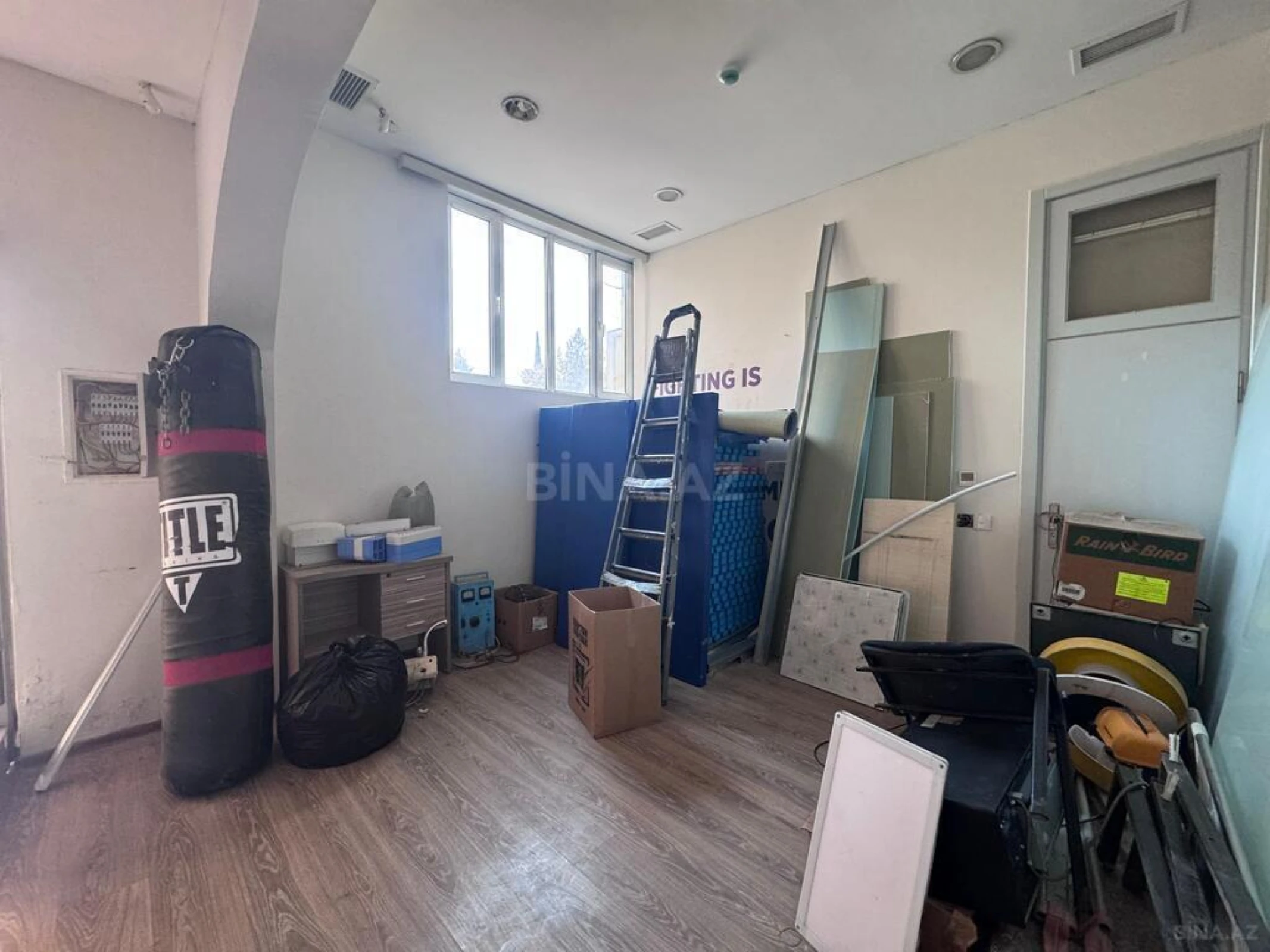 Kirayə verilir obyekt 250 m²