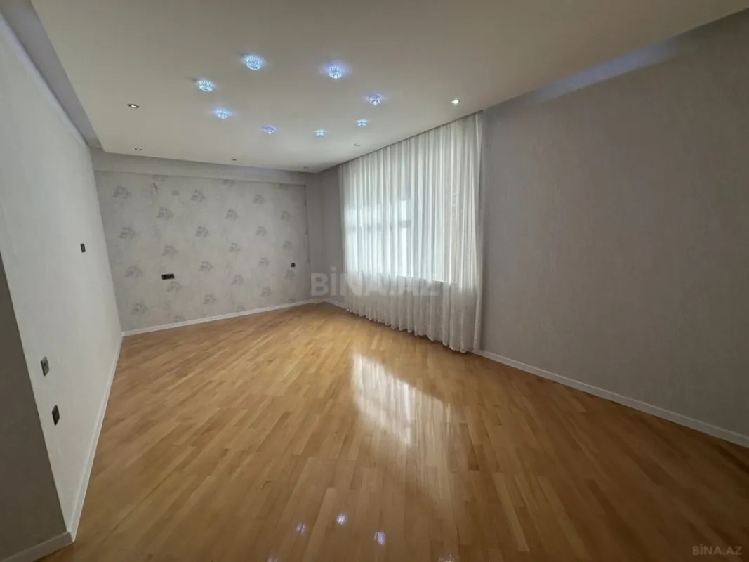 Satılır 3 otaqlı mənzil 138 m²