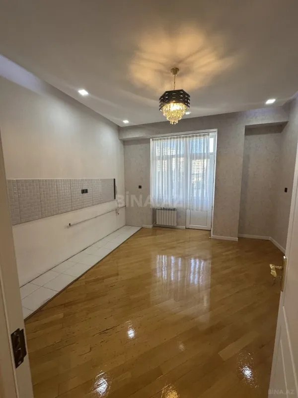 Satılır 3 otaqlı mənzil 138 m²