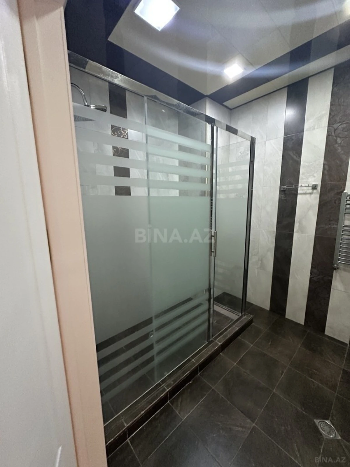 Satılır 3 otaqlı mənzil 138 m²