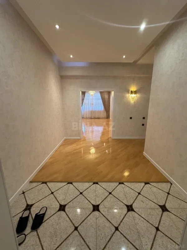 Satılır 3 otaqlı mənzil 138 m²