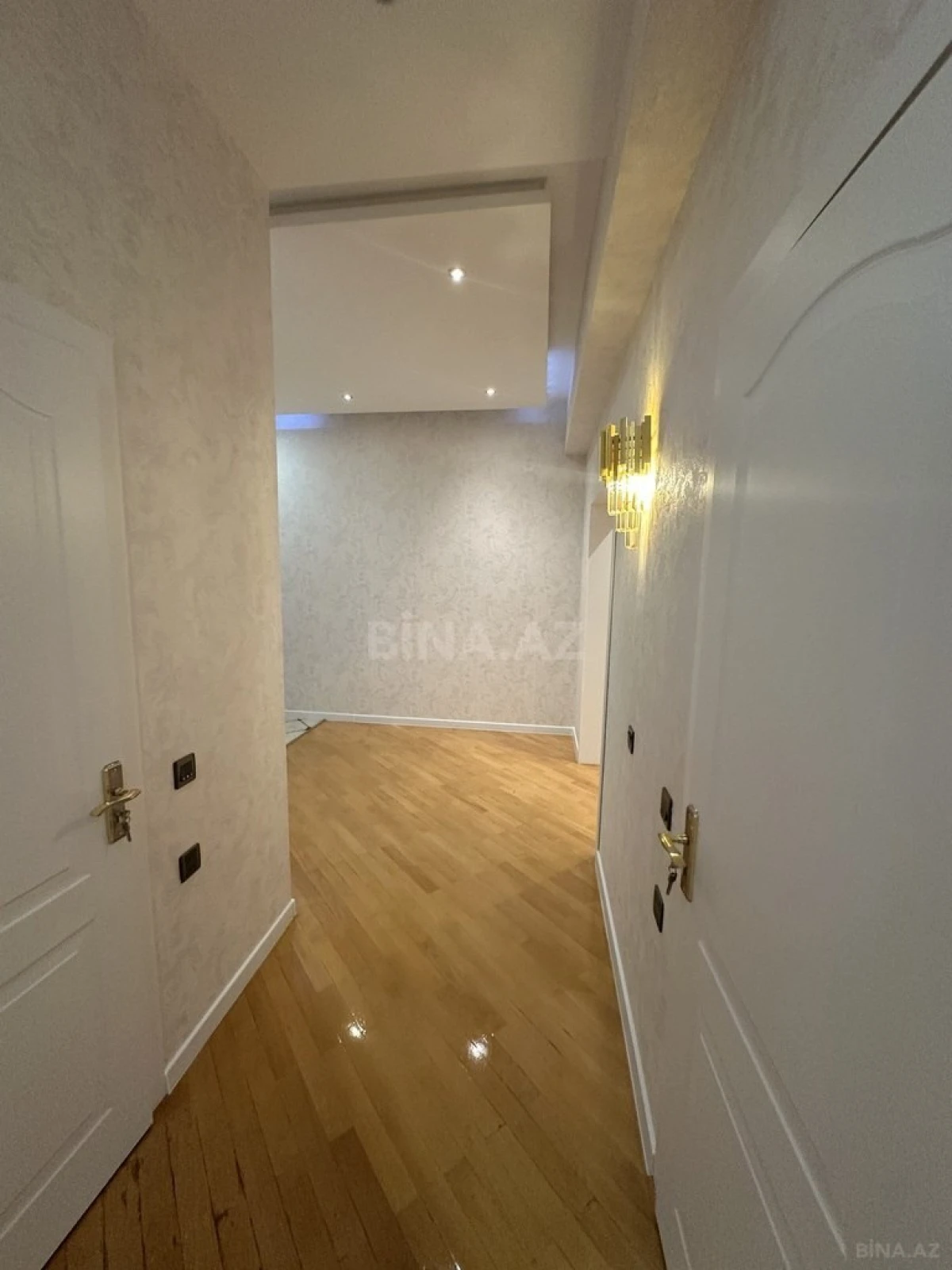 Satılır 3 otaqlı mənzil 138 m²