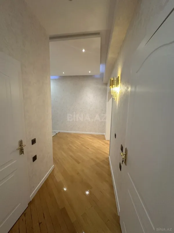 Satılır 3 otaqlı mənzil 138 m²