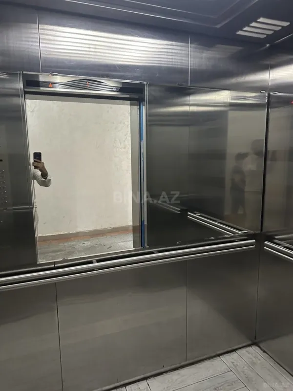 Satılır 3 otaqlı mənzil 138 m²