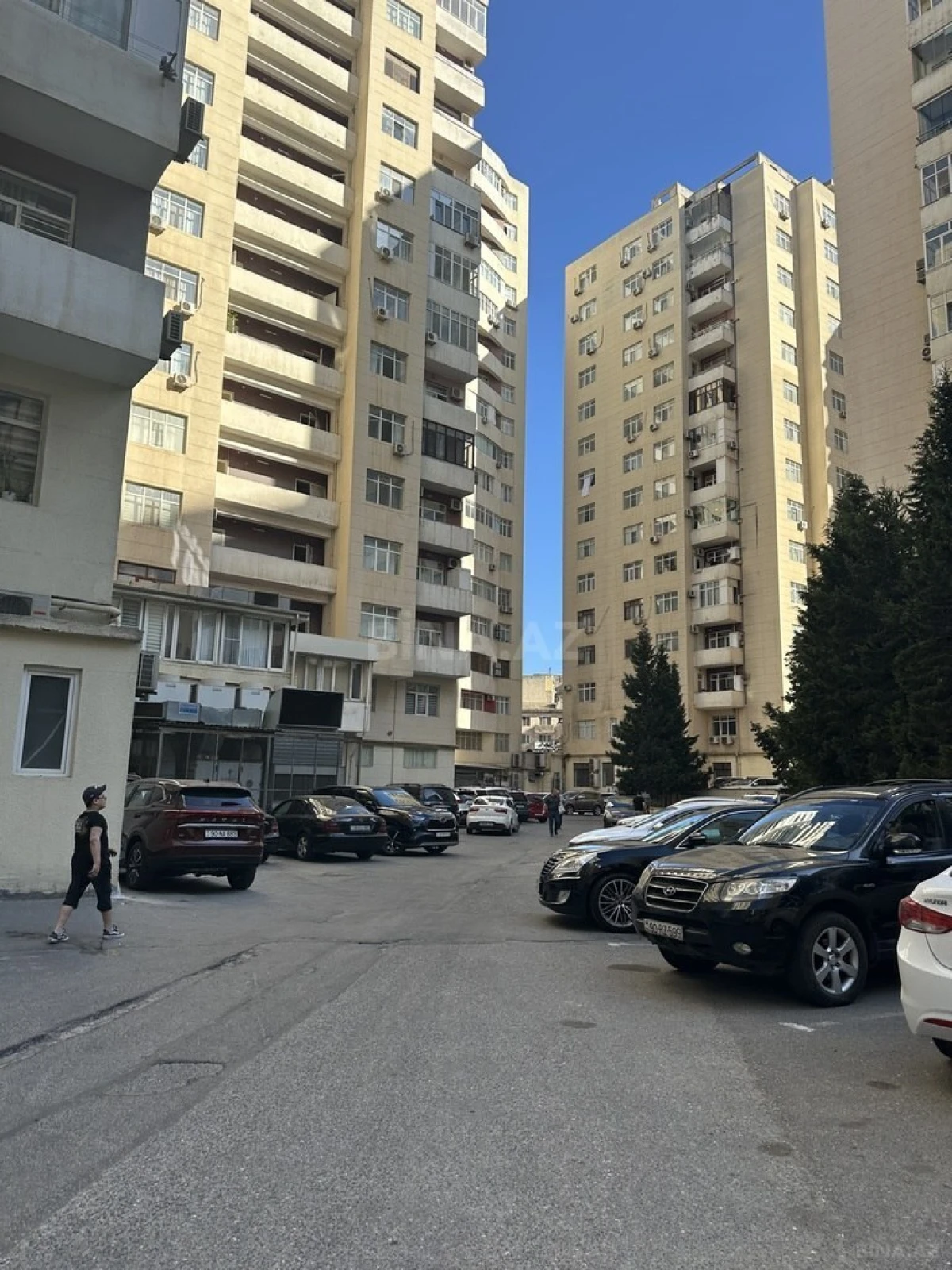 Satılır 3 otaqlı mənzil 138 m²
