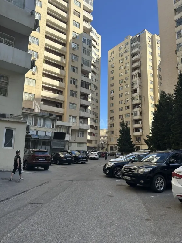 Satılır 3 otaqlı mənzil 138 m²