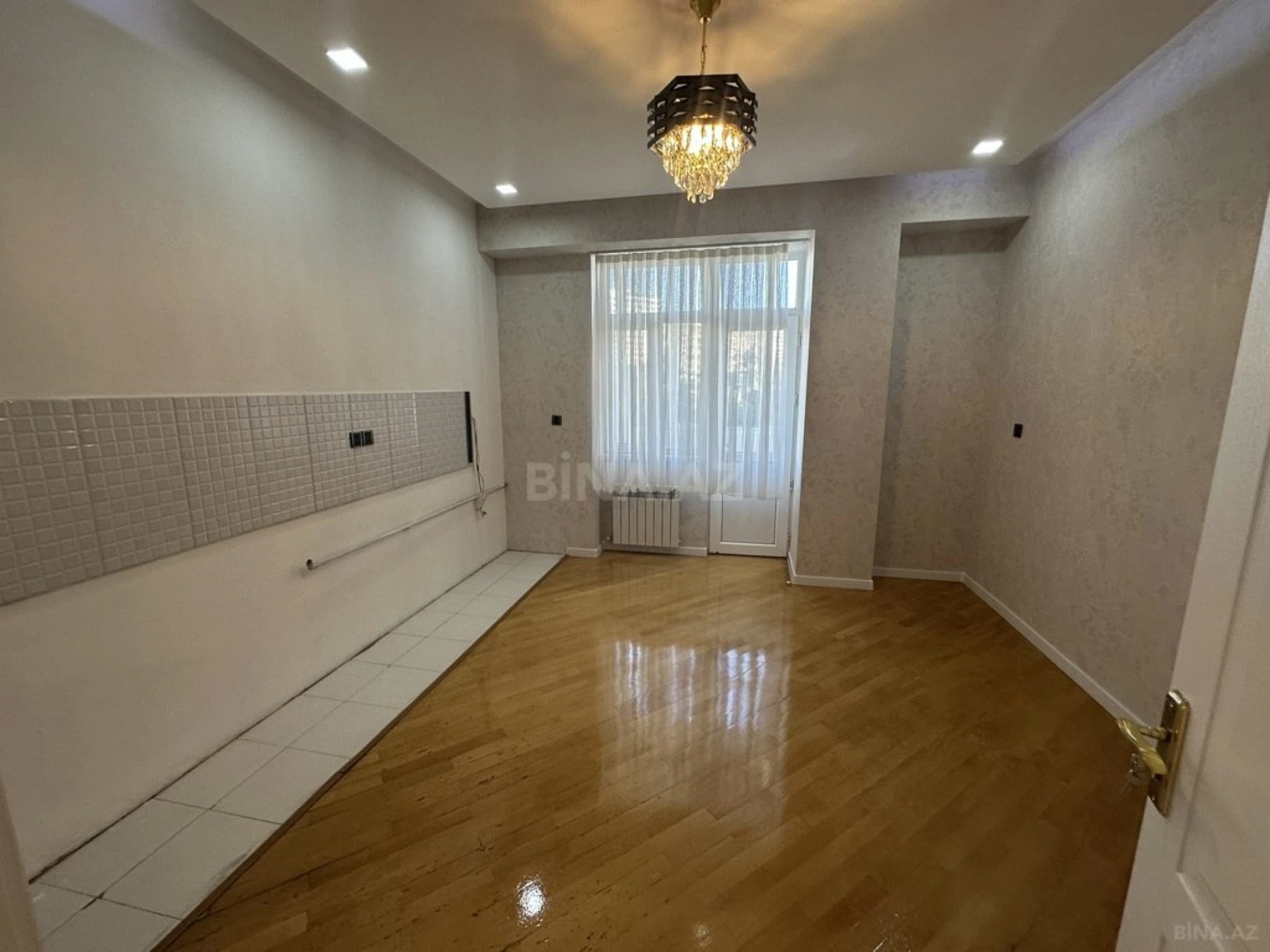 Satılır 3 otaqlı mənzil 138 m²