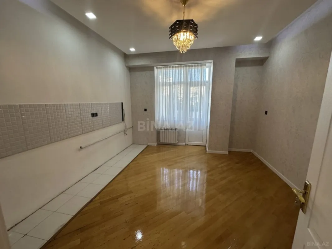 Satılır 3 otaqlı mənzil 138 m²