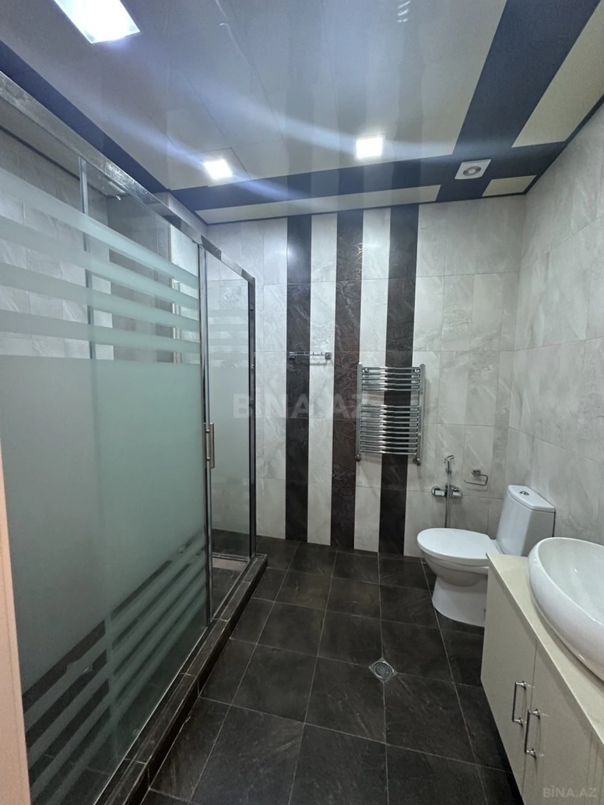 Satılır 3 otaqlı mənzil 138 m²