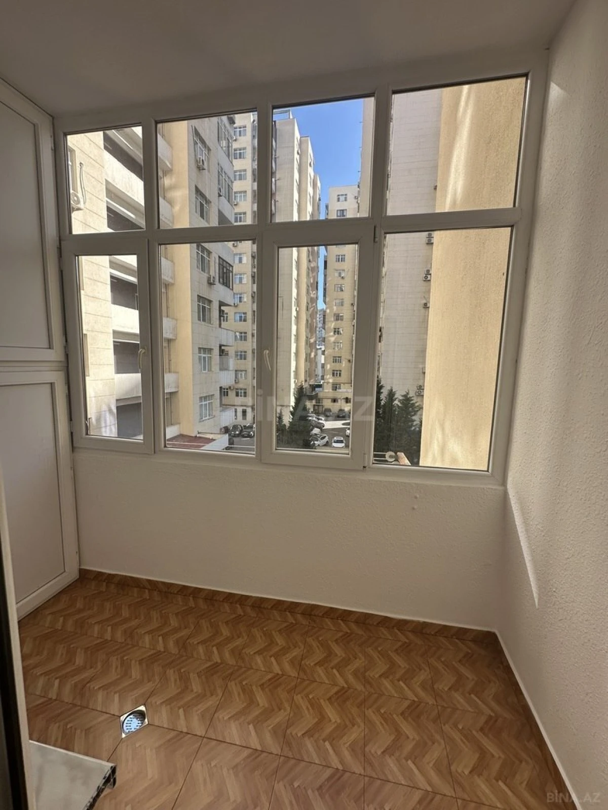 Satılır 3 otaqlı mənzil 138 m²