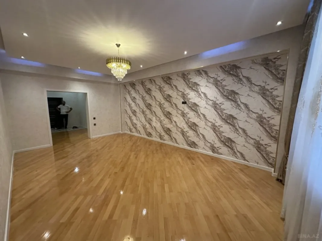 Satılır 3 otaqlı mənzil 138 m²