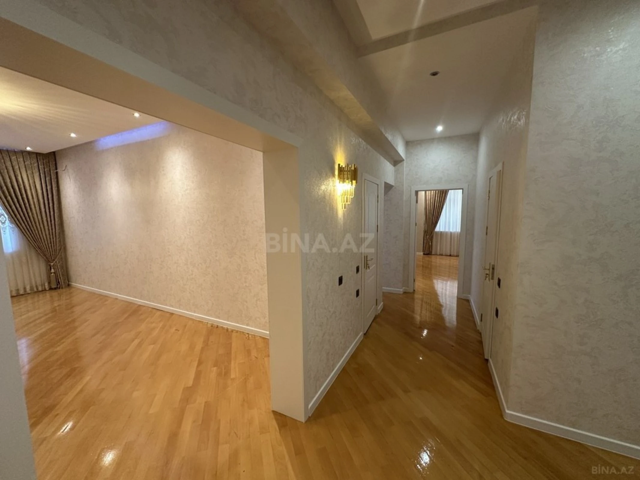 Satılır 3 otaqlı mənzil 138 m²