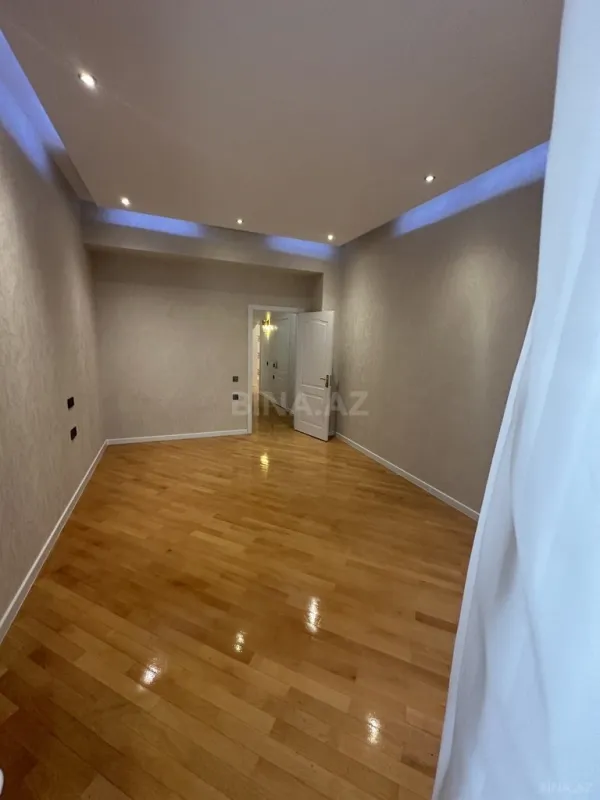 Satılır 3 otaqlı mənzil 138 m²