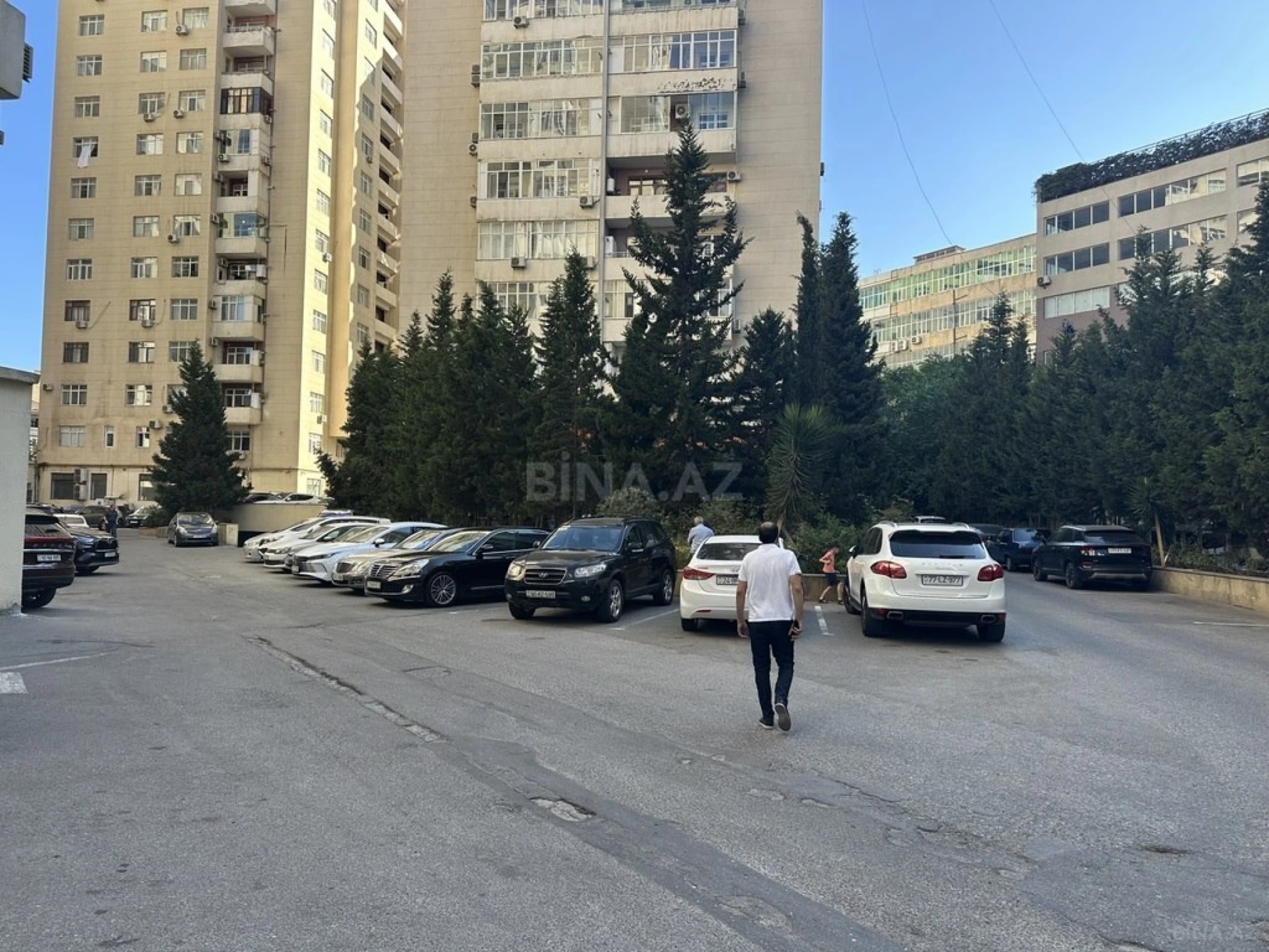 Satılır 3 otaqlı mənzil 138 m²