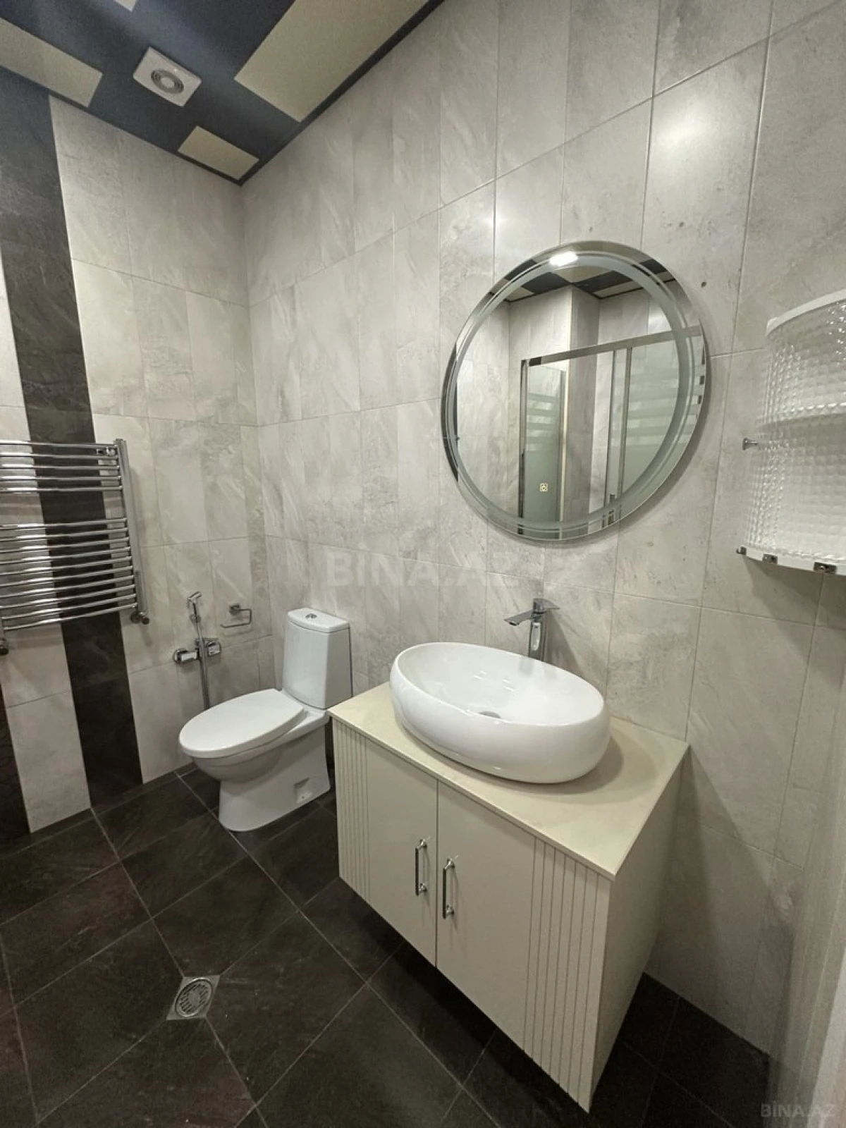 Satılır 3 otaqlı mənzil 138 m²
