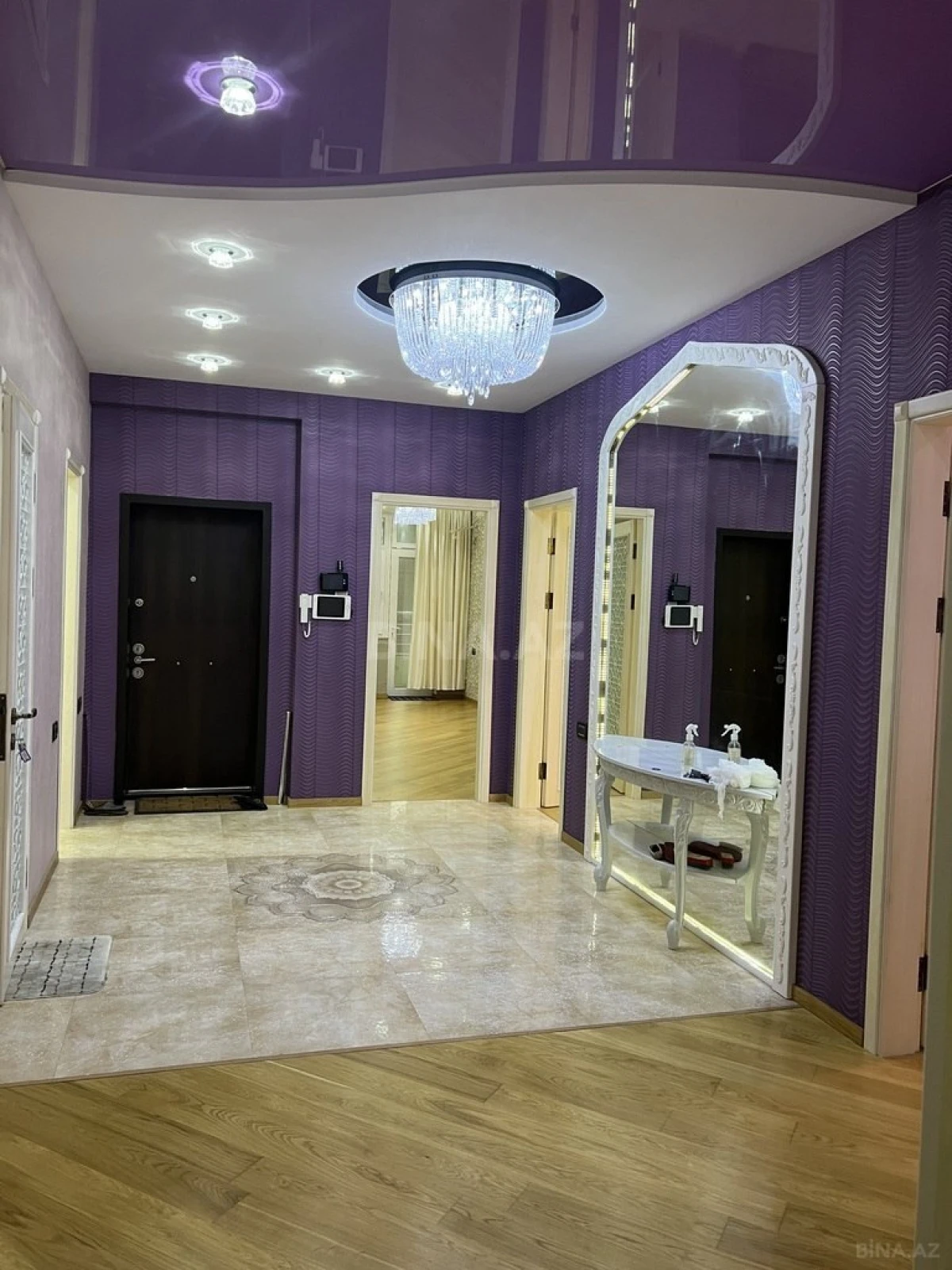 Satılır 4 otaqlı mənzil 157 m²