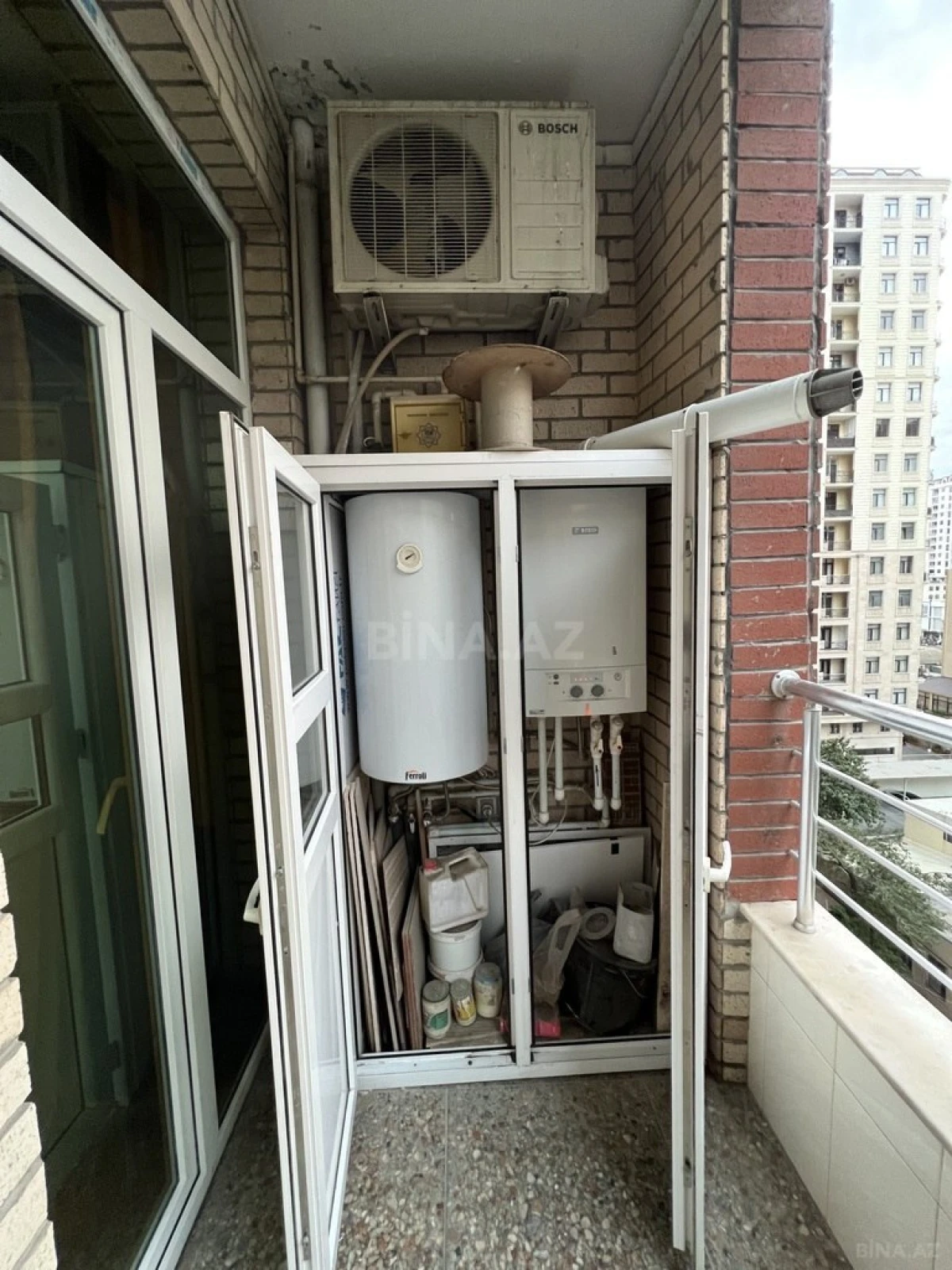 Satılır 4 otaqlı mənzil 157 m²