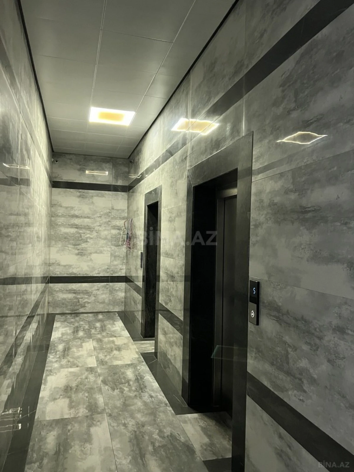 Satılır 4 otaqlı mənzil 157 m²