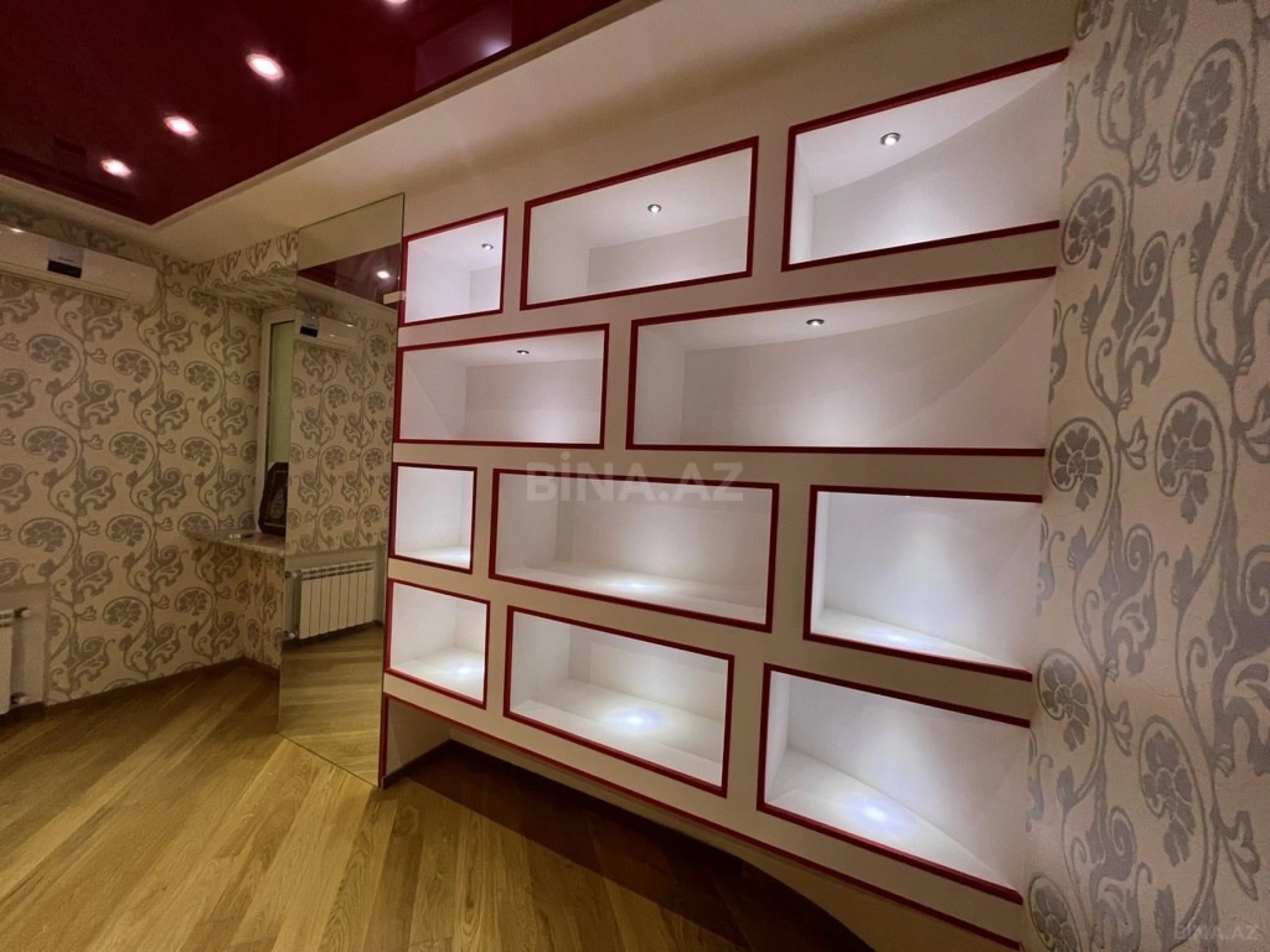 Satılır 4 otaqlı mənzil 157 m²