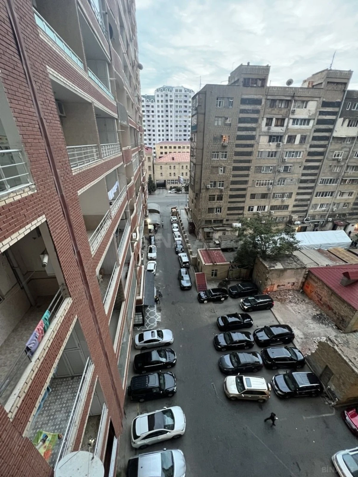 Satılır 4 otaqlı mənzil 157 m²
