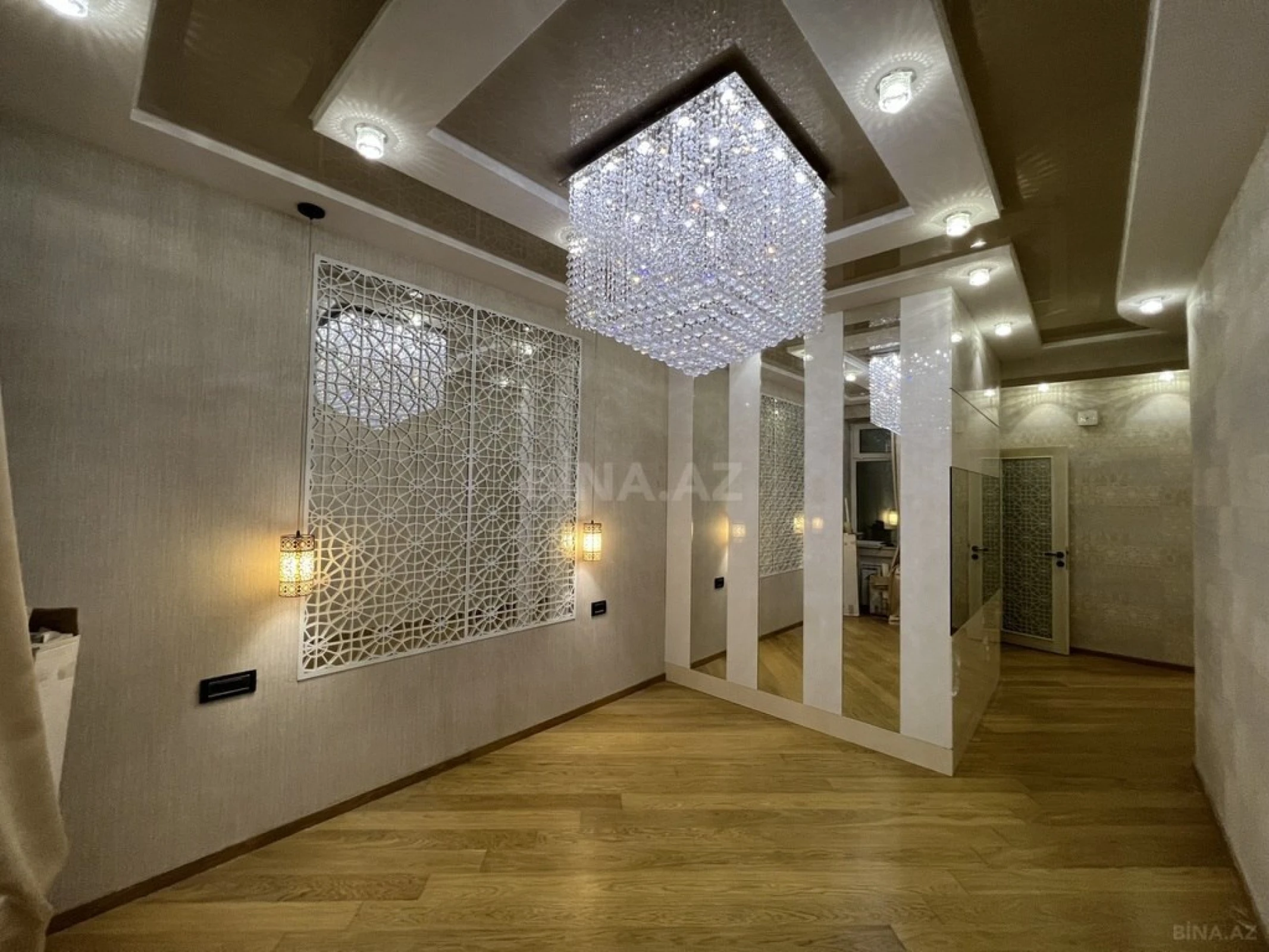 Satılır 4 otaqlı mənzil 157 m²