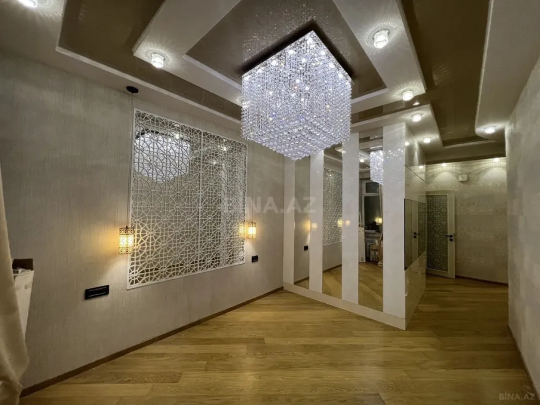 Satılır 4 otaqlı mənzil 157 m²