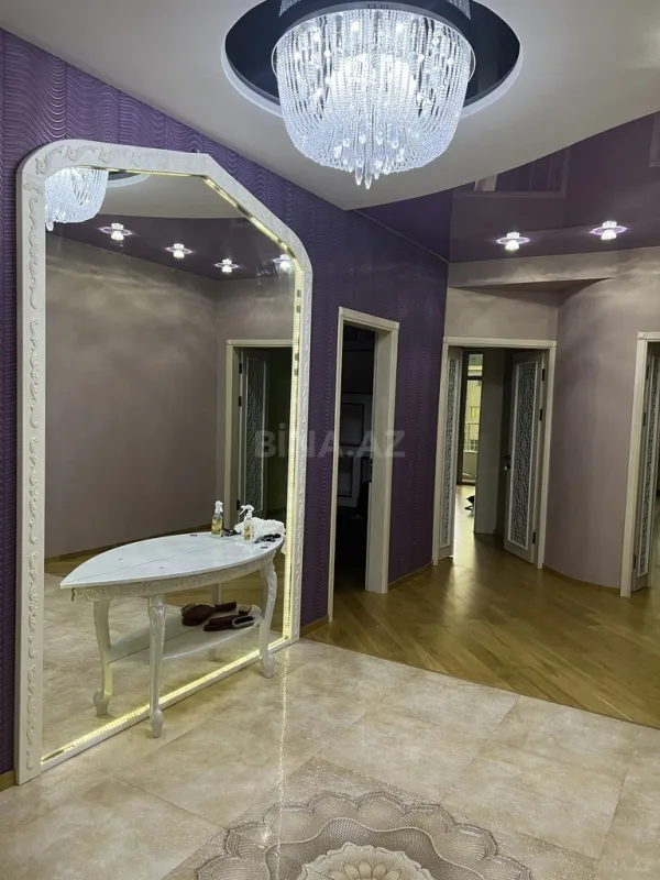 Satılır 4 otaqlı mənzil 157 m²