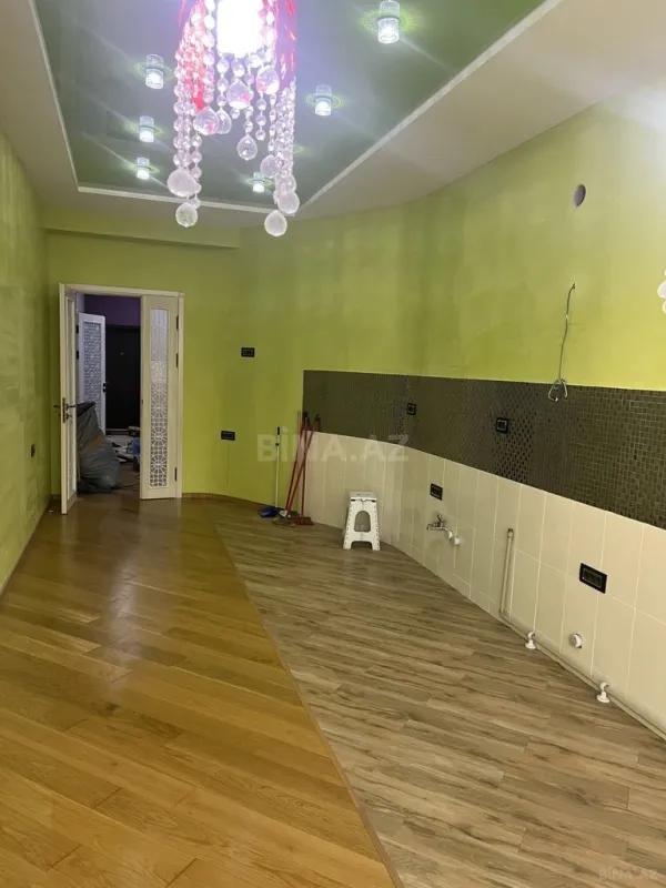 Satılır 4 otaqlı mənzil 157 m²