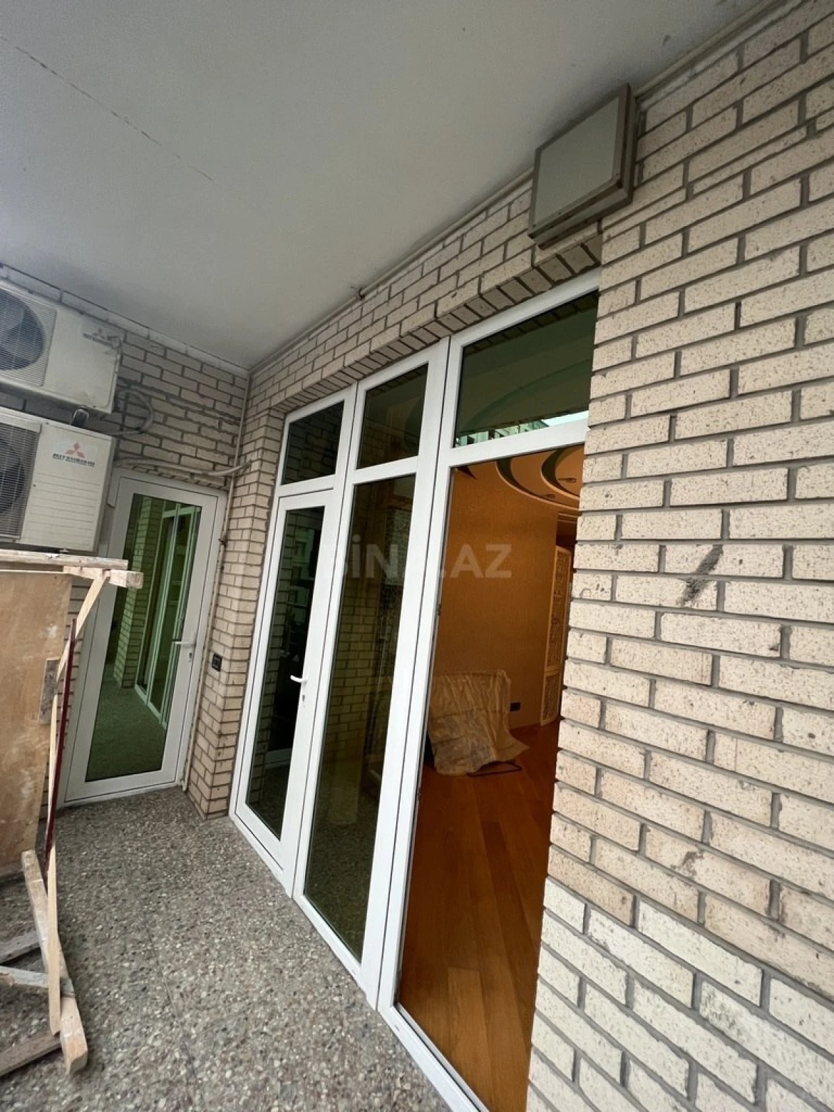 Satılır 4 otaqlı mənzil 157 m²