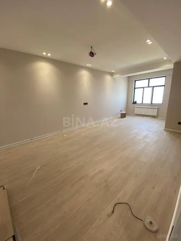 Satılır 3 otaqlı mənzil 115 m²
