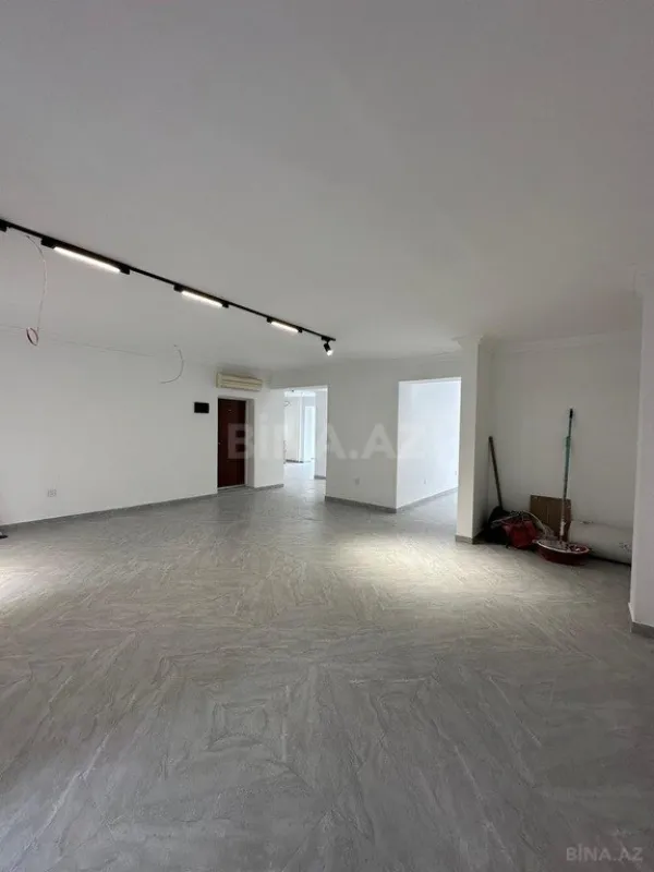 Satılır obyekt 113 m²
